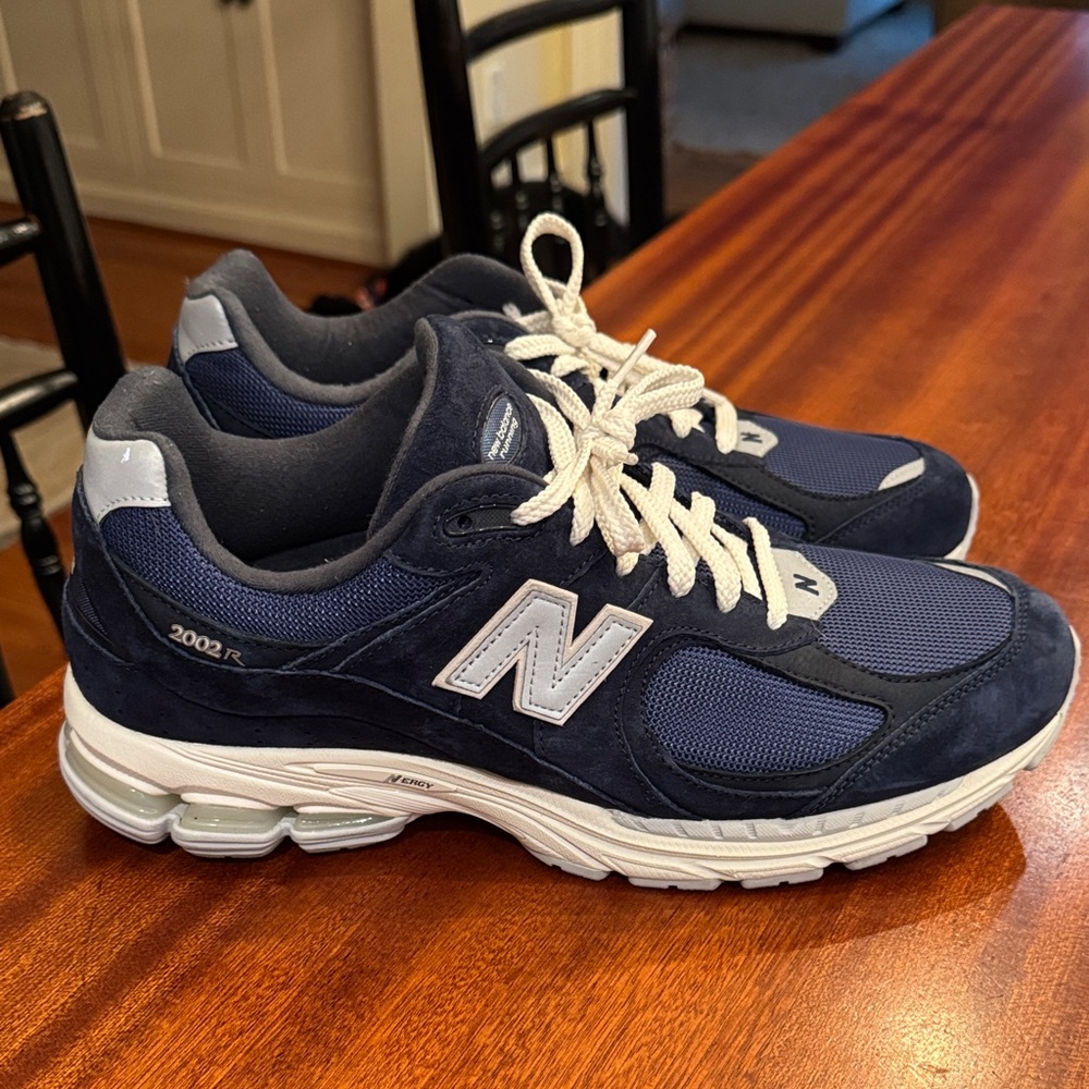 New Balance Men's 2002R Blue and Gray Sneakers